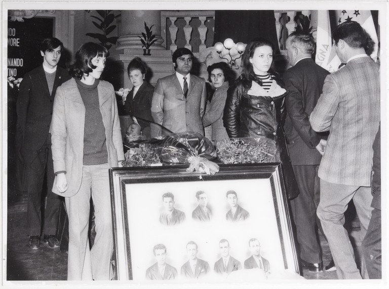 Gattatico-Reggio Emilia, 27-30 marzo 1970, Funerali di Alcide Cervi, camera ardente di Alcide nella Sala del Tricolore di Reggio Emilia, picchetto d'onore